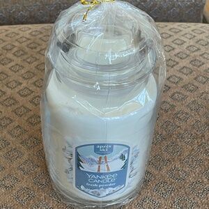Yankee Candle Fresh Powder Apres Ski 22 oz large jar candle